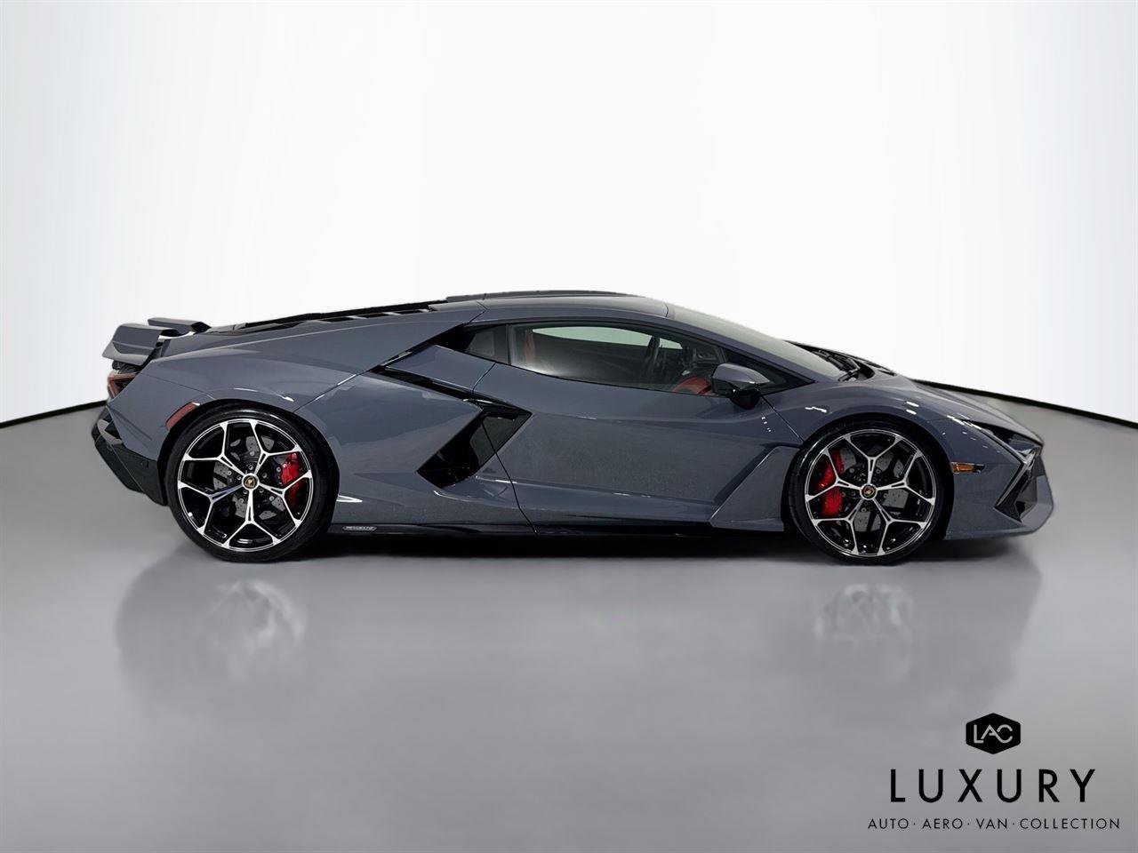 Used 2024 Lamborghini Revuelto image 5
