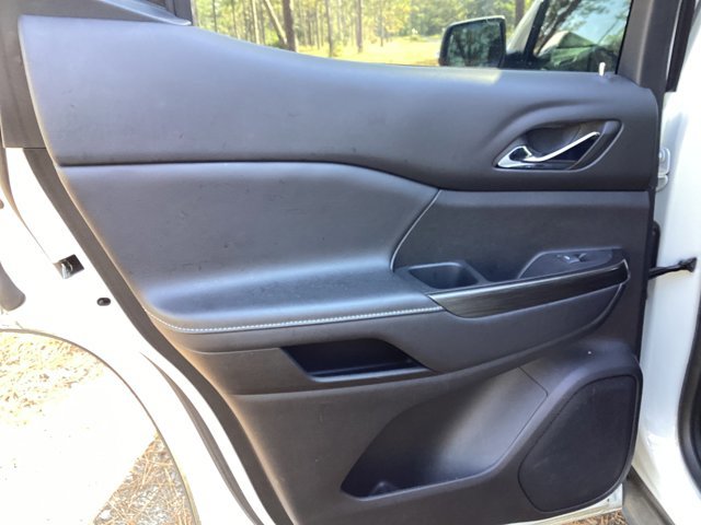 Used 2023 GMC Acadia SLT image 17