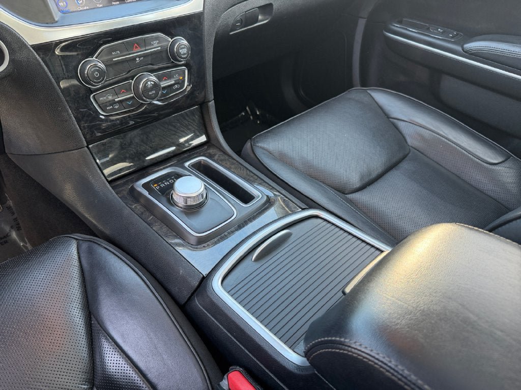 Used 2020 Chrysler 300 Limited RWD image 19