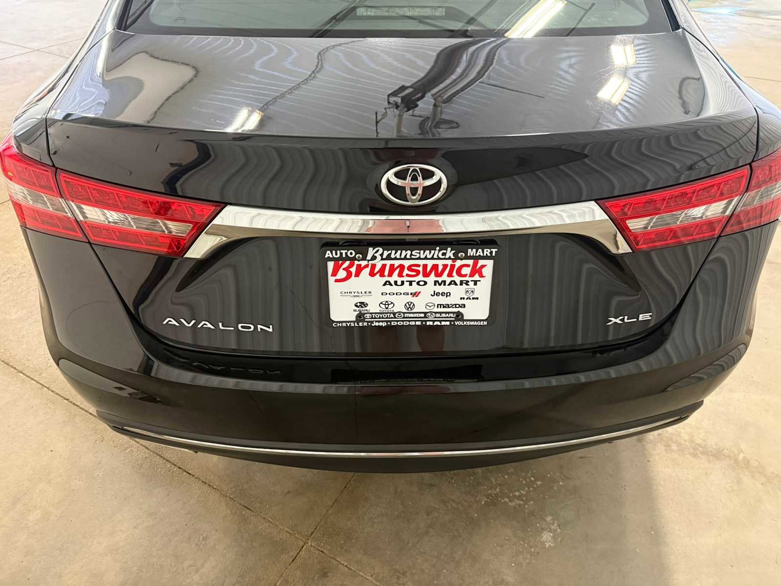 Used 2016 Toyota Avalon XLE Premium image 16