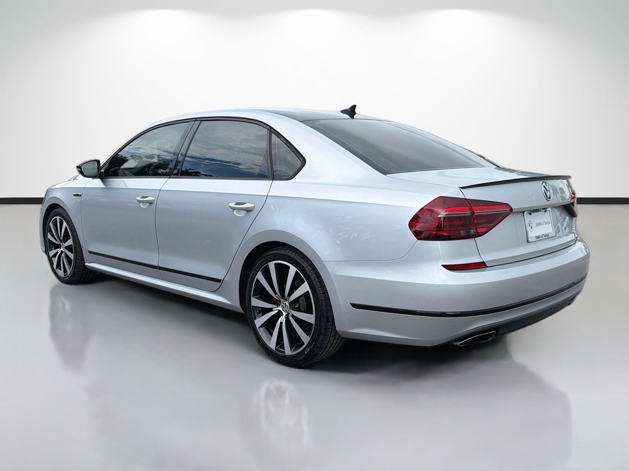 Used 2018 Volkswagen Passat GT FWD image 5