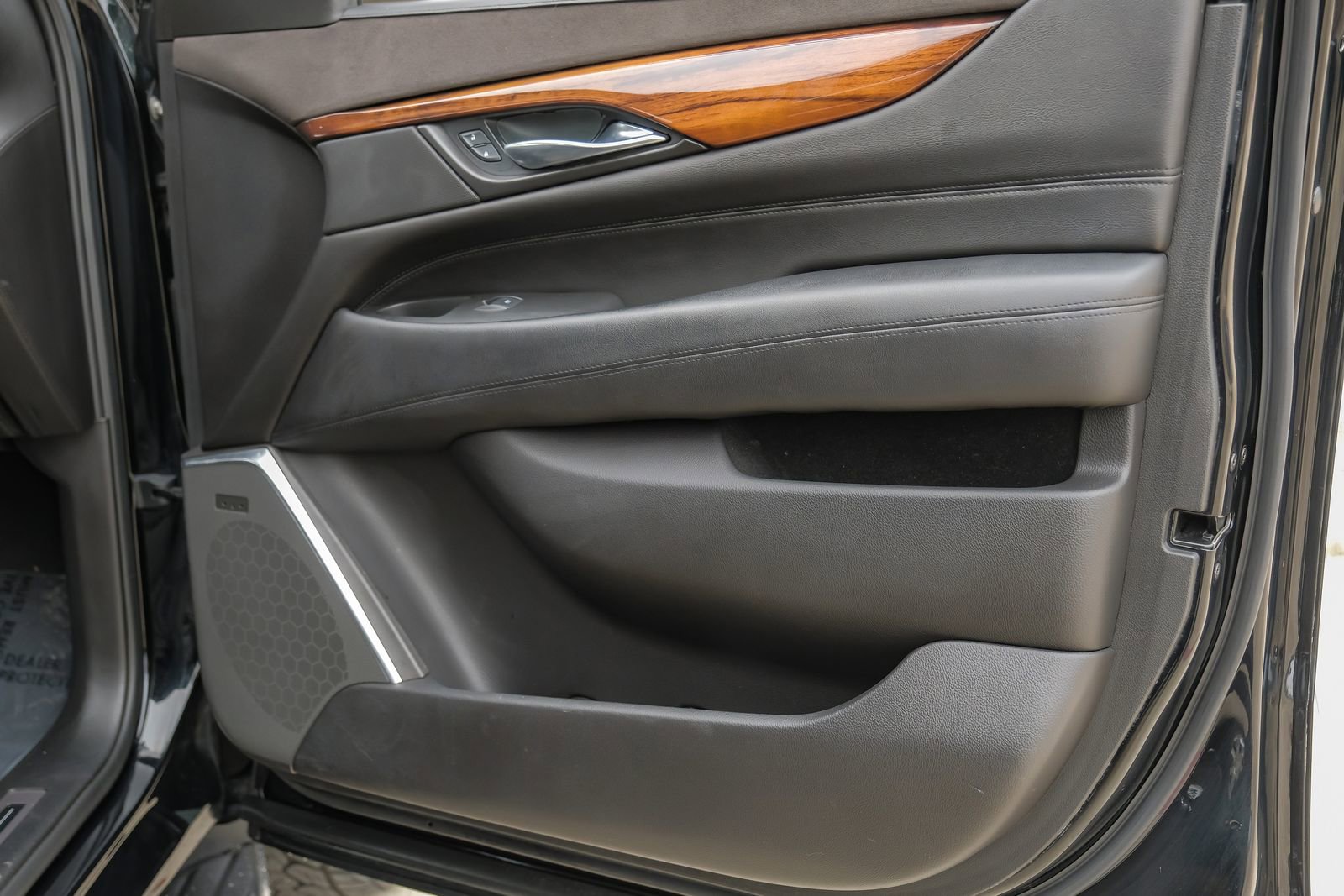 Used 2017 Cadillac Escalade ESV Luxury AWD/4WD image 47