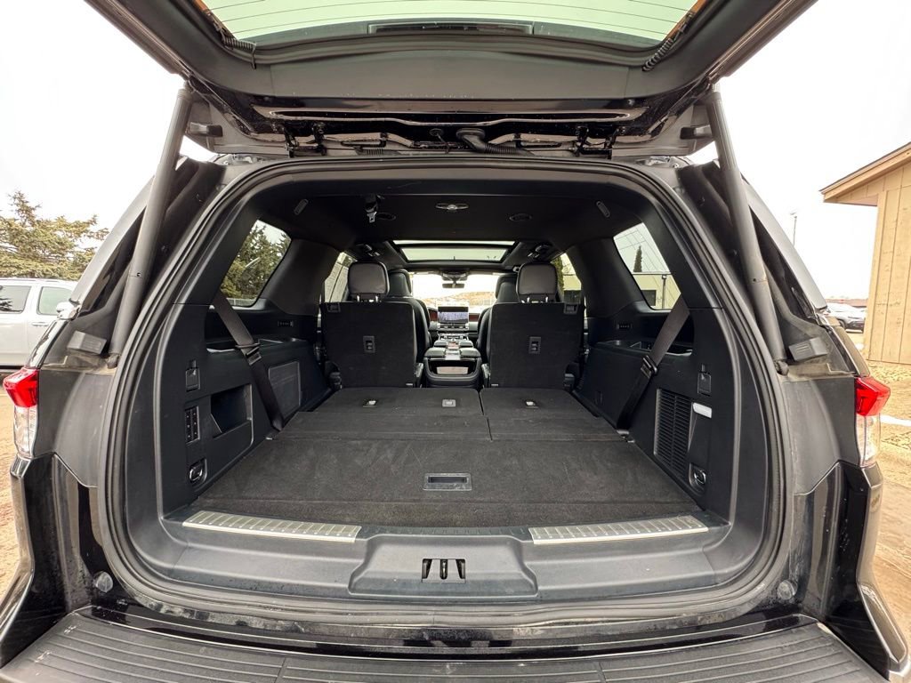 Used 2024 Lincoln Navigator Reserve w/ Equipment Group 201A AWD/4WD image 38