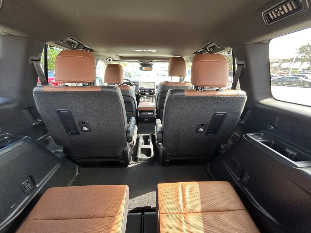Used 2025 Lexus GX 550 AWD/4WD image 16