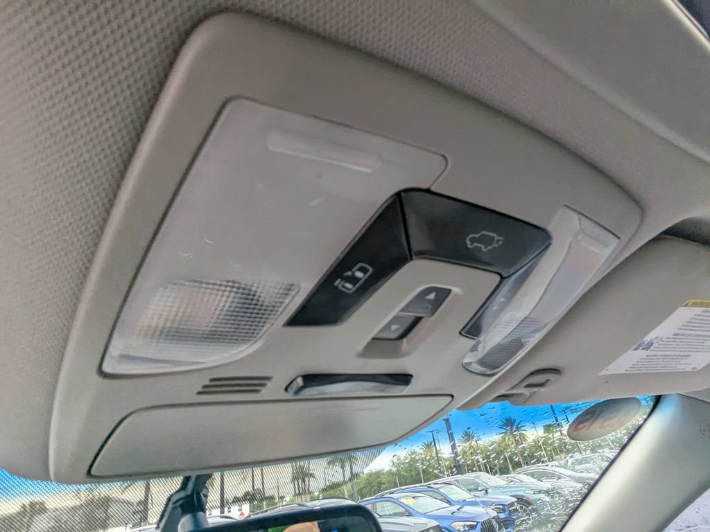Used 2017 Toyota Sienna XLE w/ XLE Navigation Package FWD image 11