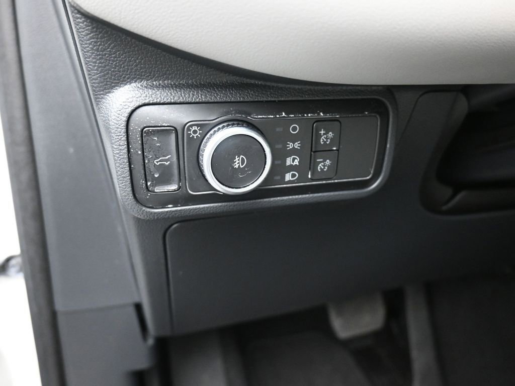 Used 2025 Ford Explorer Active w/ Active Comfort Package RWD image 13