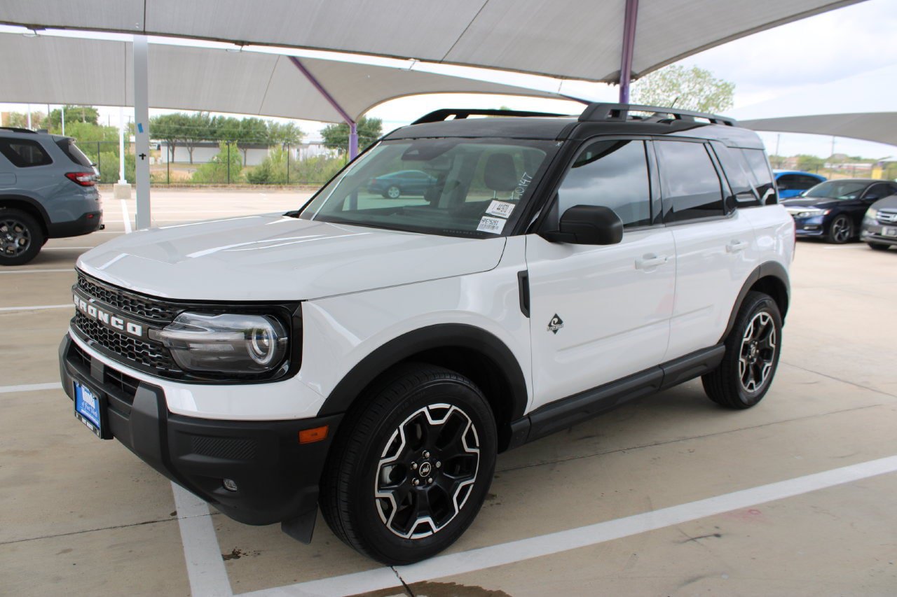 Used 2025 Ford Bronco Sport Outer Banks AWD/4WD image 1