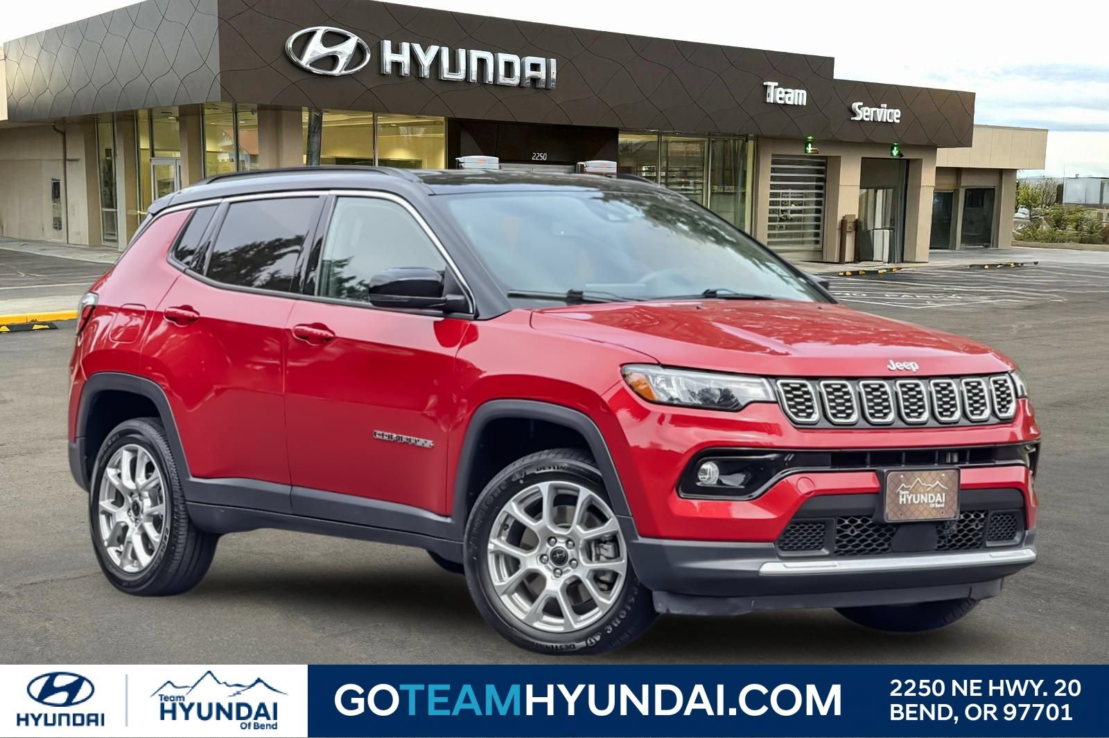 Used 2025 Jeep Compass Limited AWD/4WD image 1