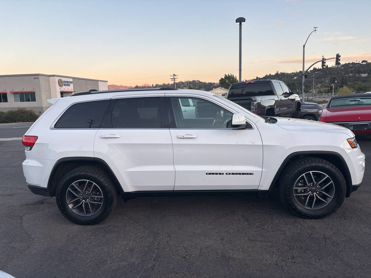 Used 2019 Jeep Grand Cherokee Laredo w/ Laredo X Package RWD image 5