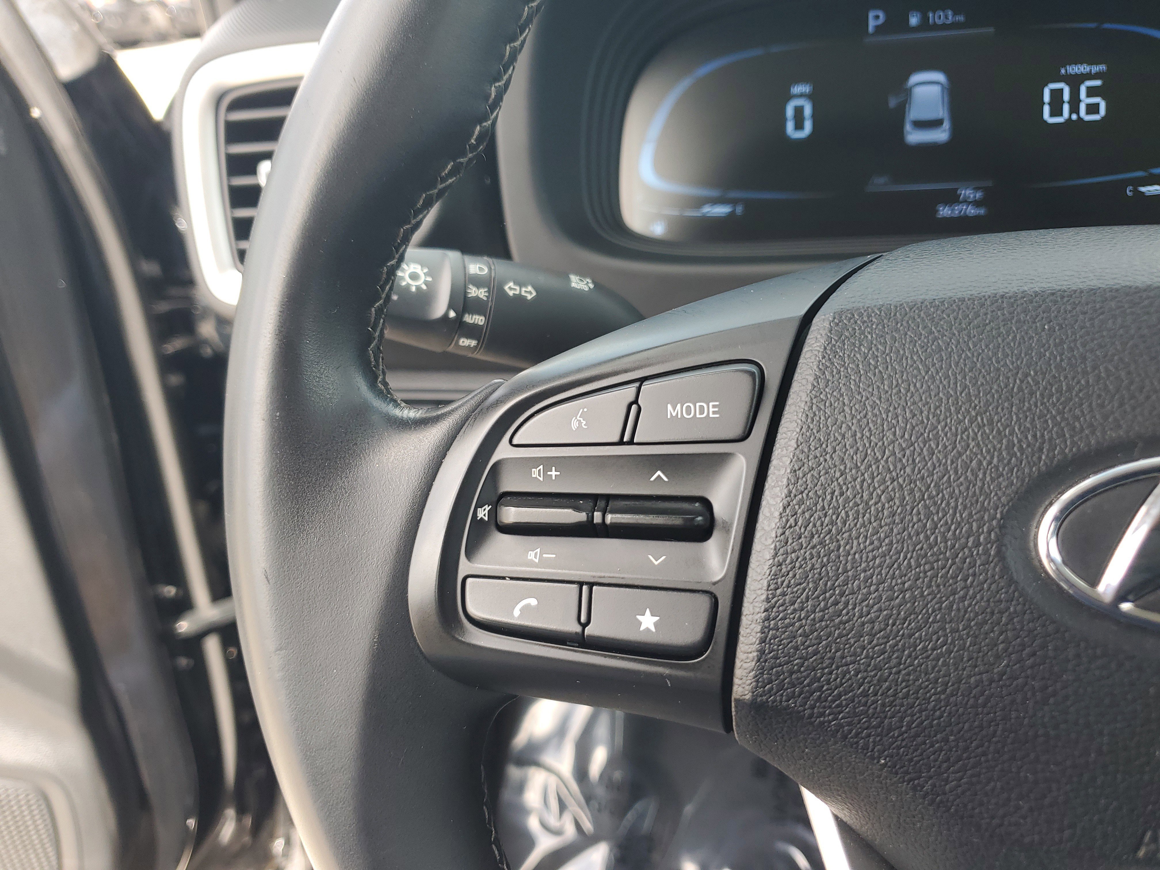 Used 2024 Hyundai Venue SEL image 21