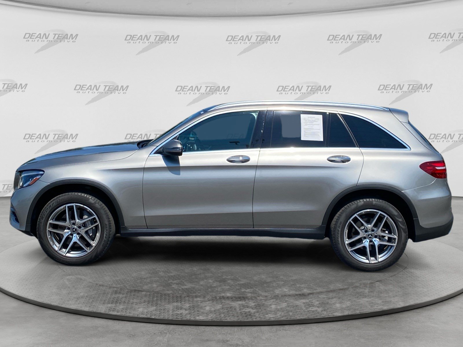 Used 2019 Mercedes-Benz GLC 300 4MATIC image 4
