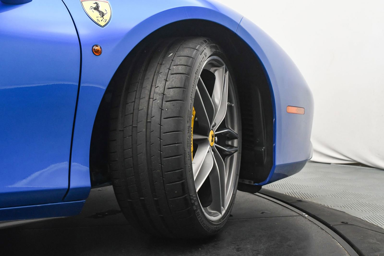 Used 2018 Ferrari 488 Spider Blu Corsa image 35