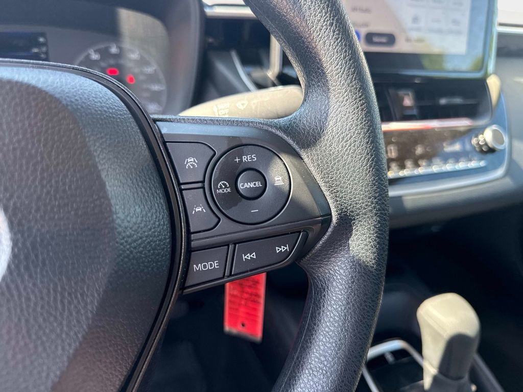 Used 2025 Toyota Corolla LE image 24