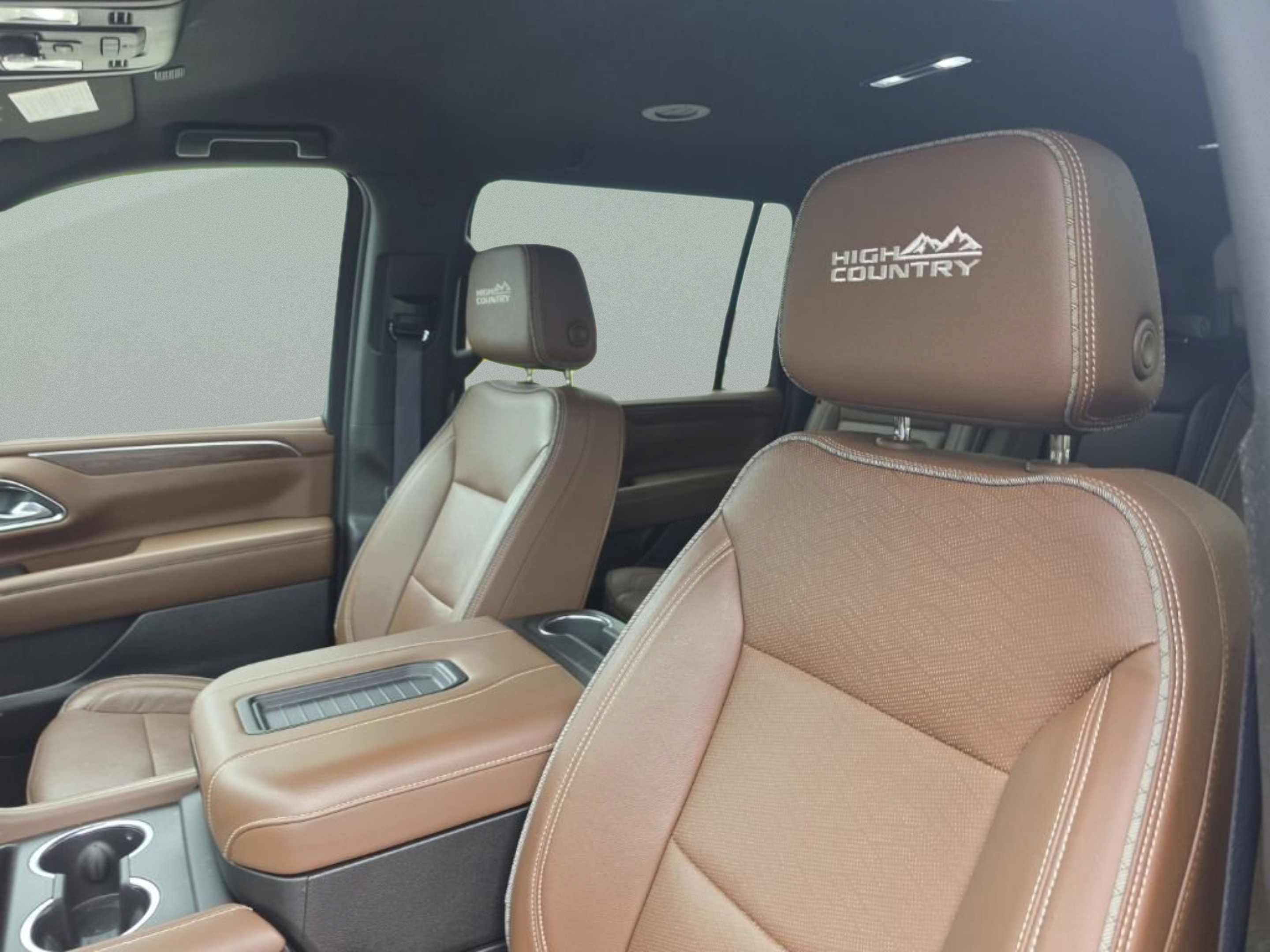 Used 2024 Chevrolet Suburban High Country RWD image 21