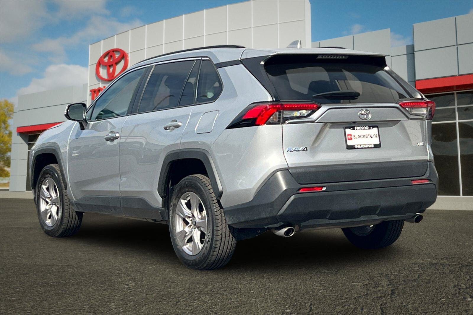 Used 2025 Toyota RAV4 XLE FWD image 5