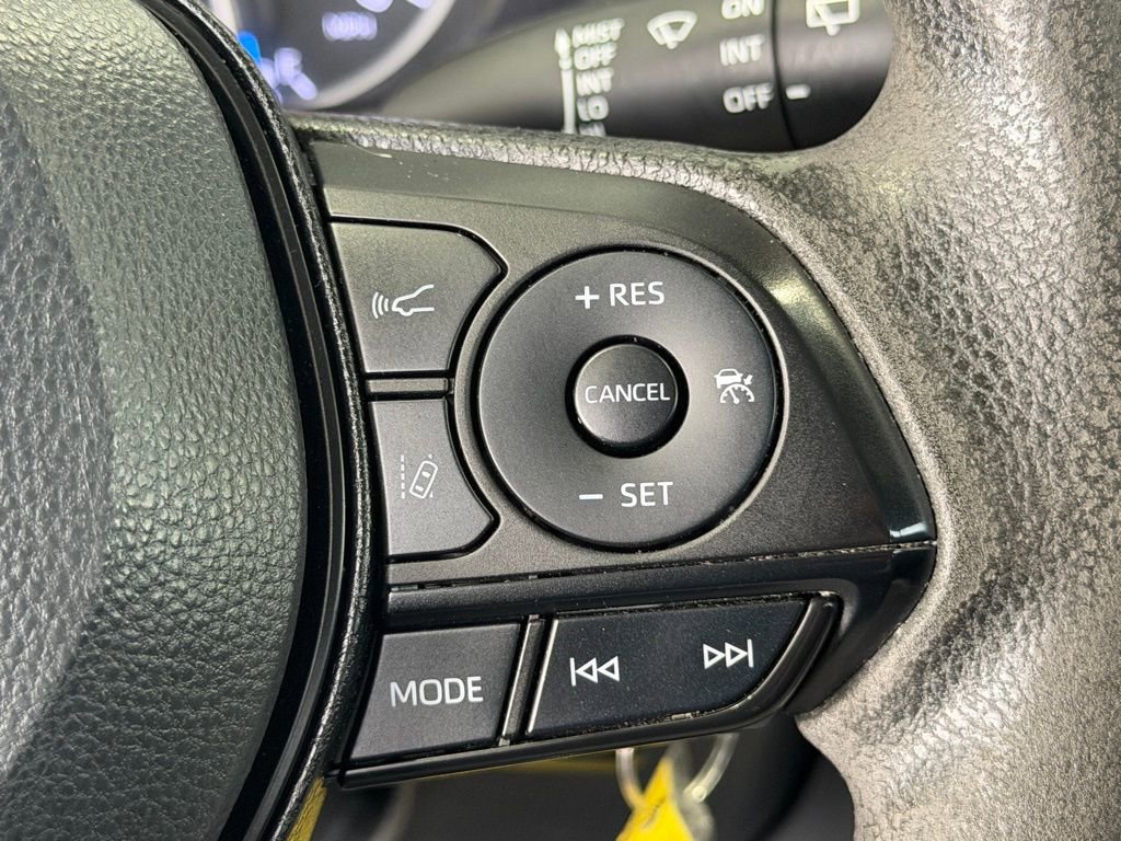 Certified 2022 Toyota RAV4 LE AWD/4WD image 24