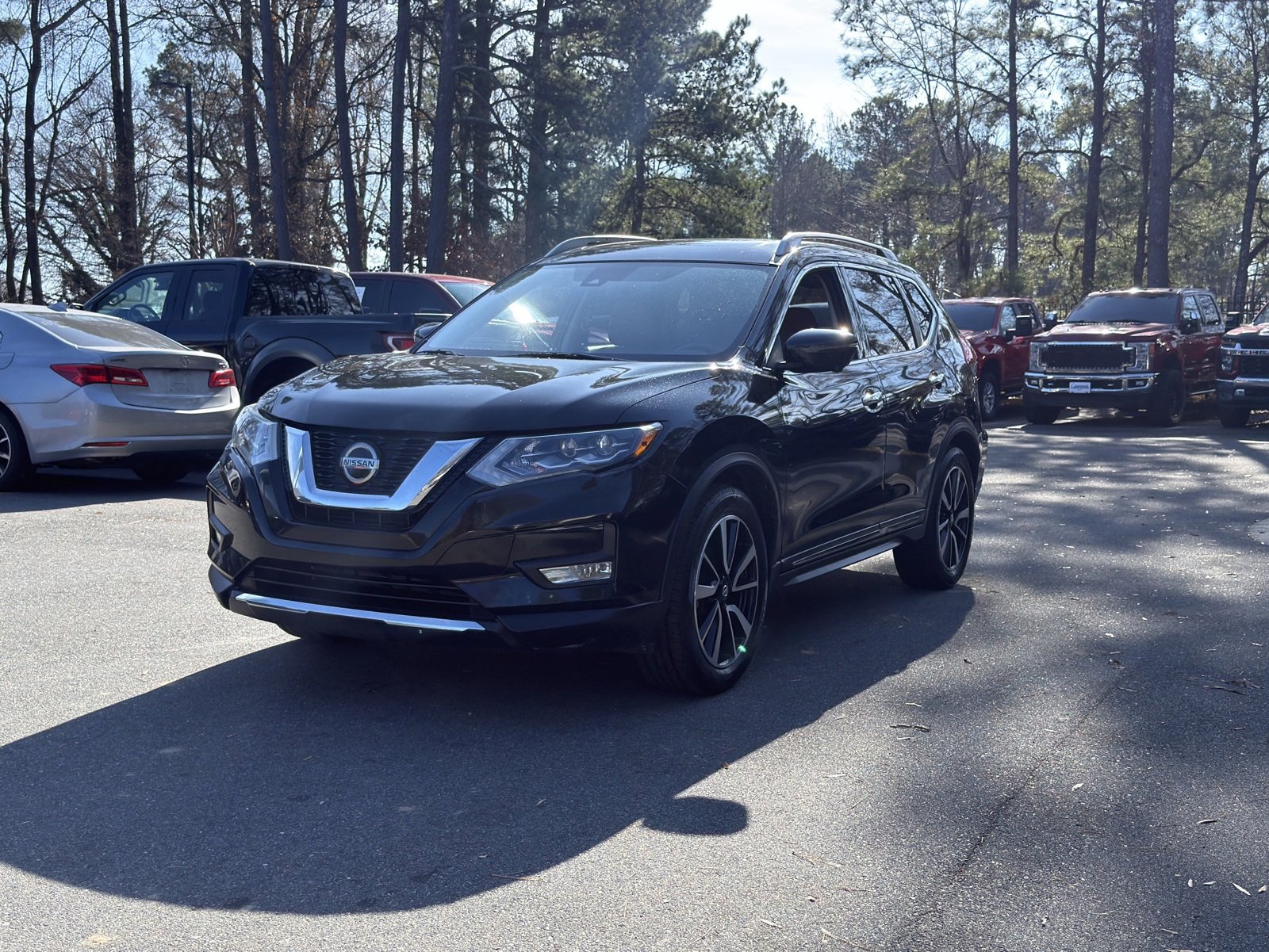 Used 2018 Nissan Rogue SL w/ Premium Package image 3