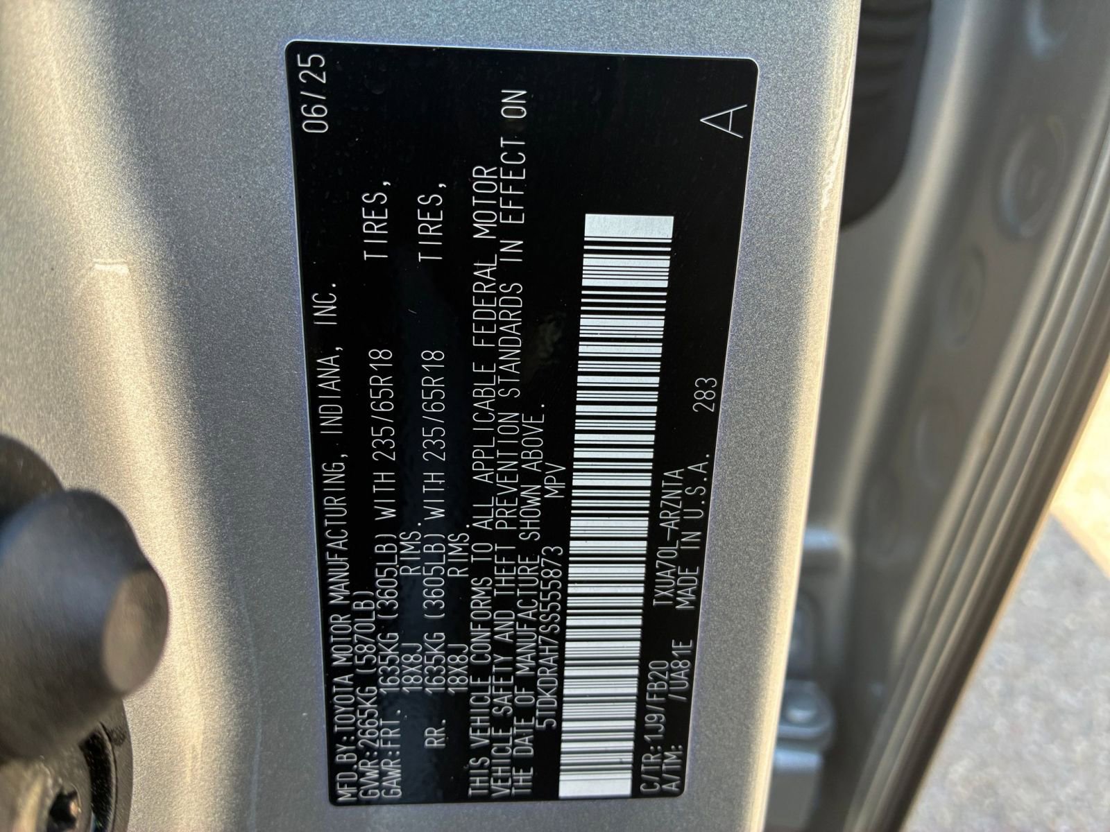 Used 2025 Toyota Highlander LE FWD image 33