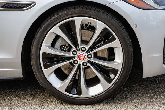 Used 2021 Jaguar XF R-Dynamic SE image 11