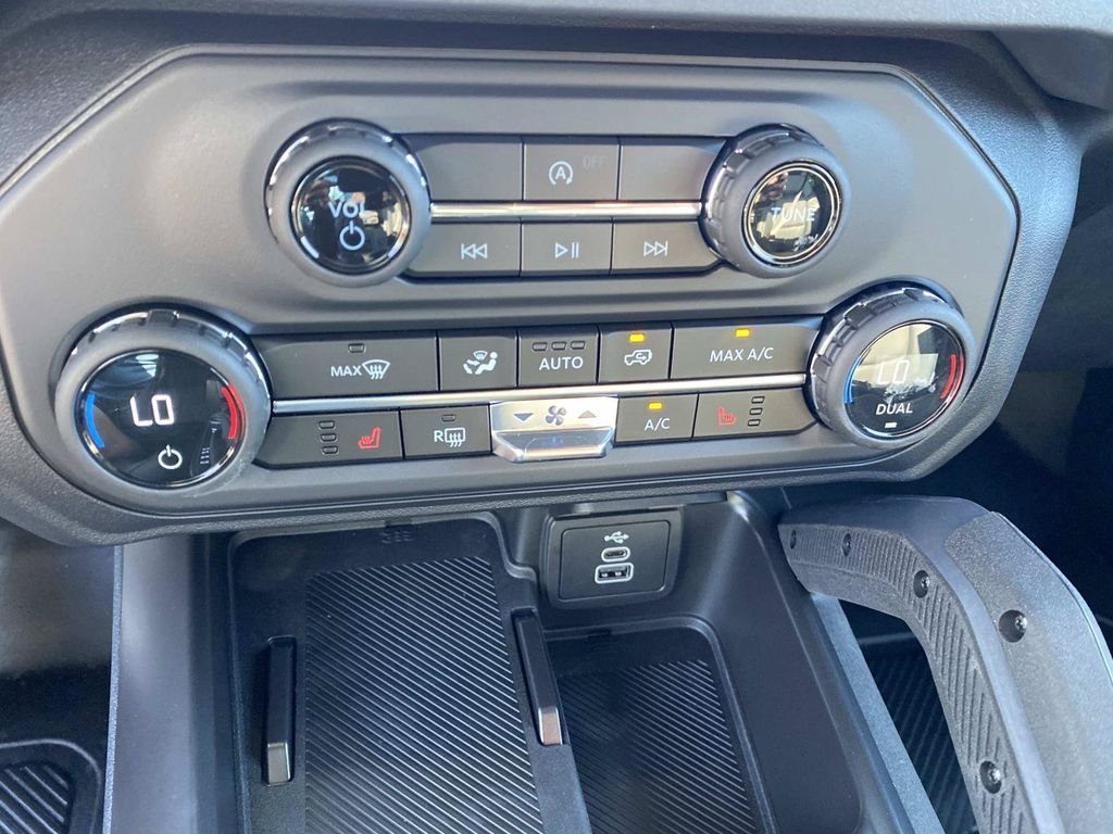 New 2026 Ford Bronco Big Bend w/ Black Diamond Package AWD/4WD image 16