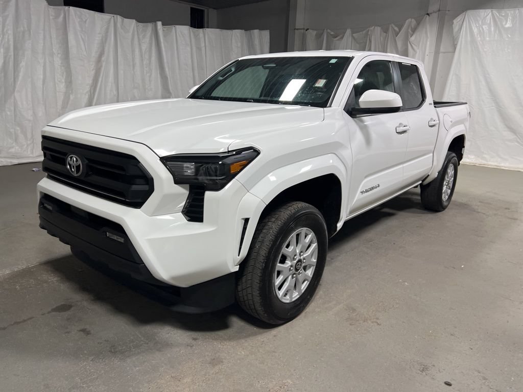 Used 2024 Toyota Tacoma SR5 AWD/4WD video 3