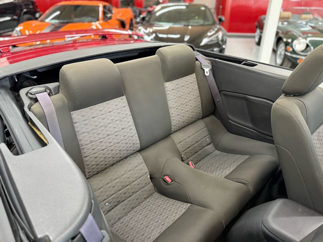 Used 2005 Ford Mustang GT RWD image 23