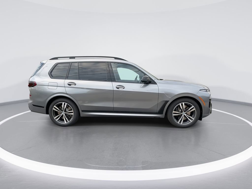 New 2026 BMW X7 M60i image 9