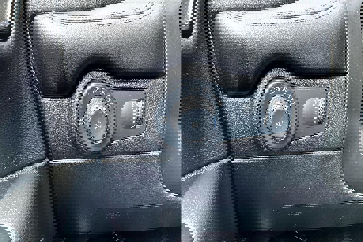 Used 2022 Dodge Durango SXT image 33