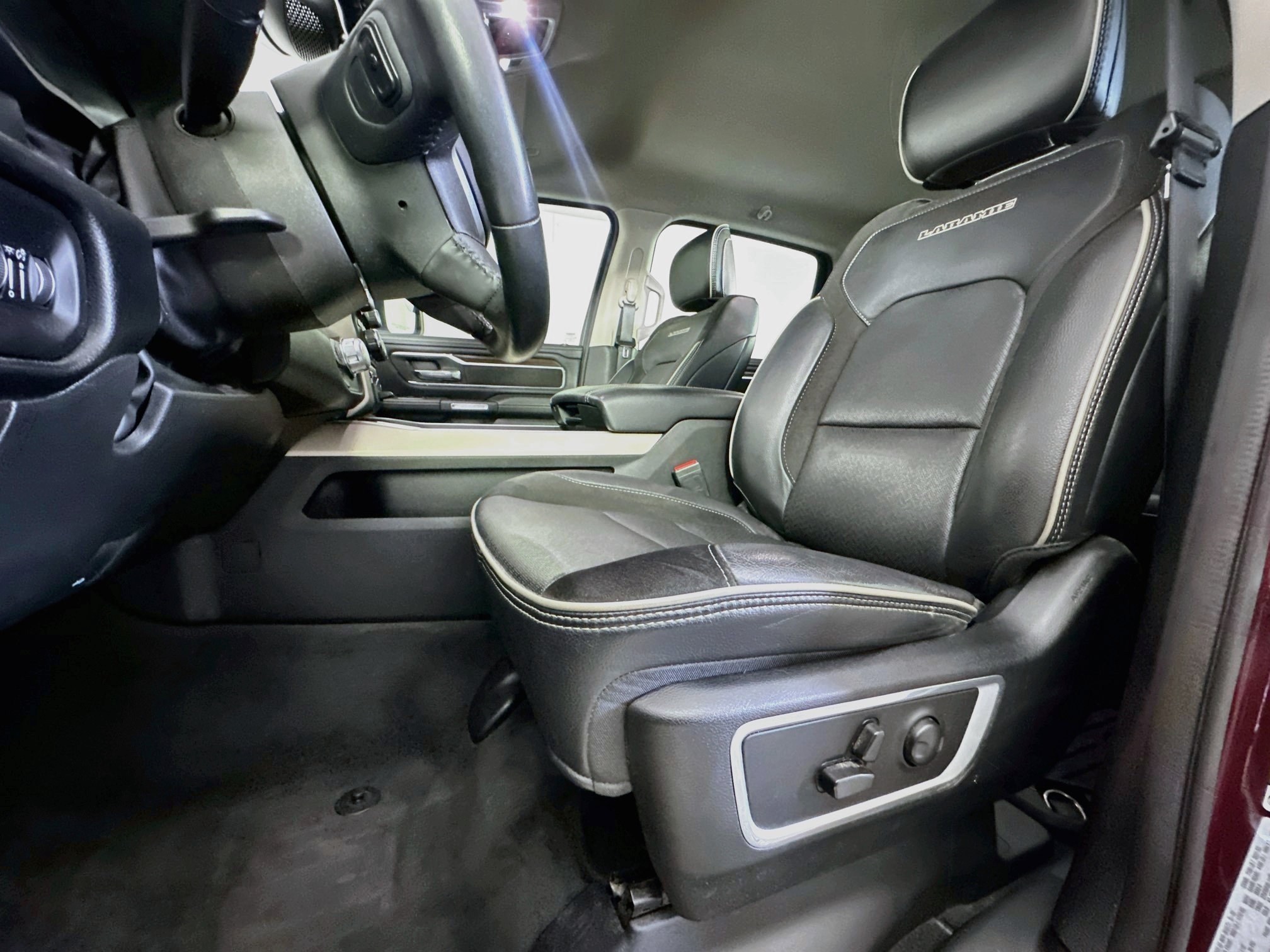 Used 2022 RAM 1500 Laramie AWD/4WD image 13
