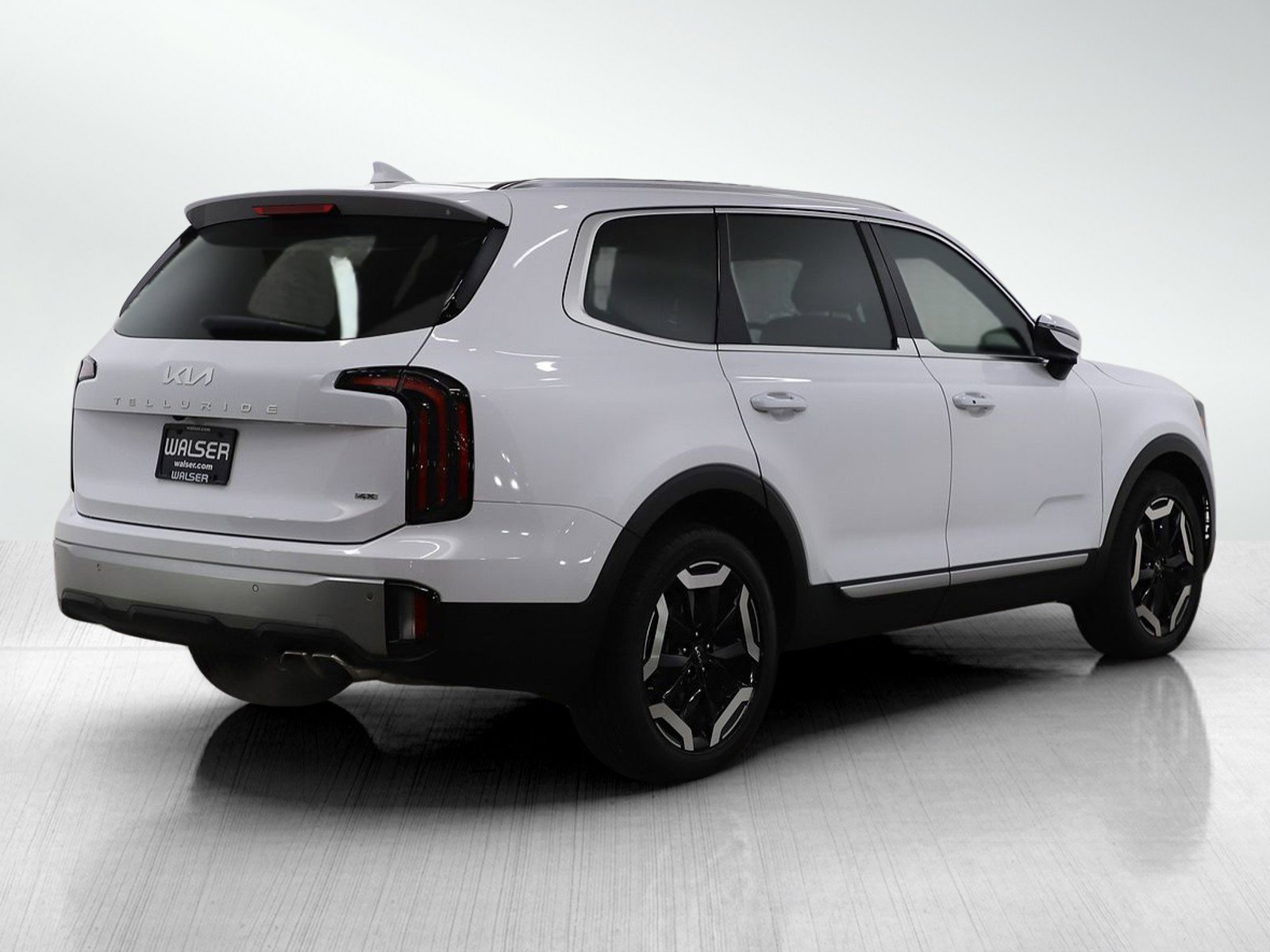 Used 2023 Kia Telluride EX w/ EX Captain's Chair Package image 6