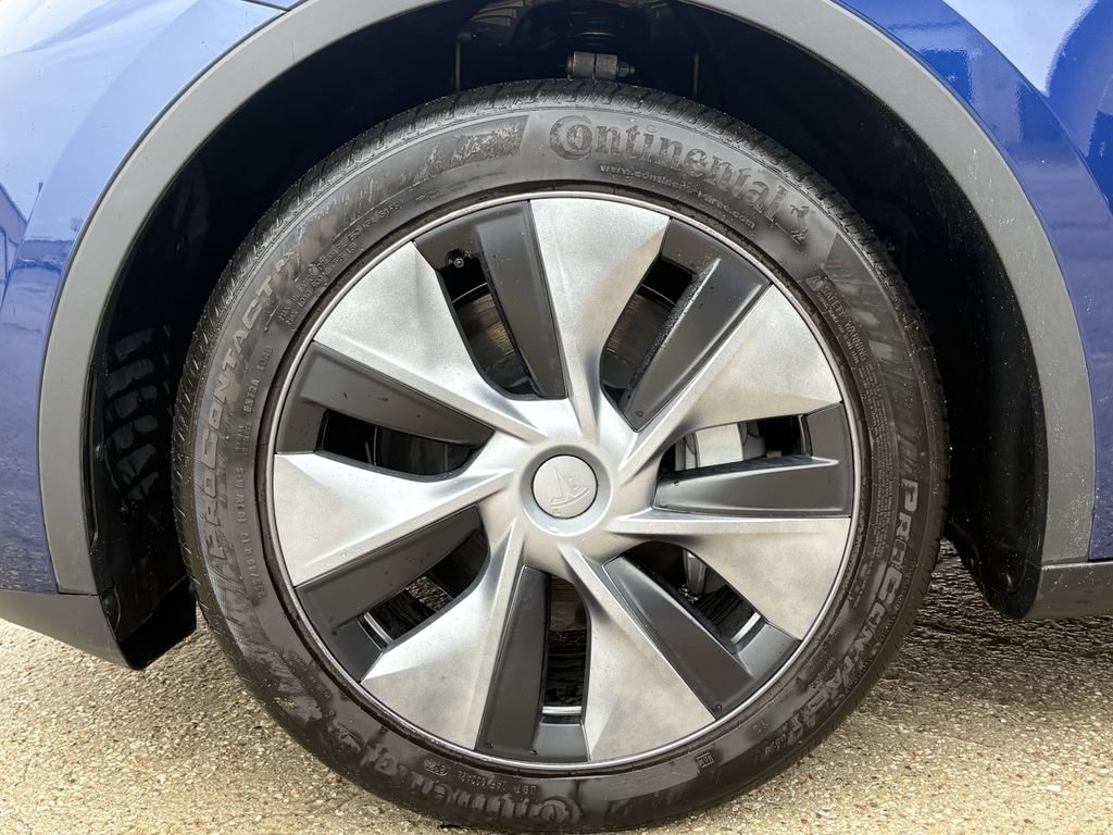 Used 2024 Tesla Model Y Long Range AWD/4WD image 9