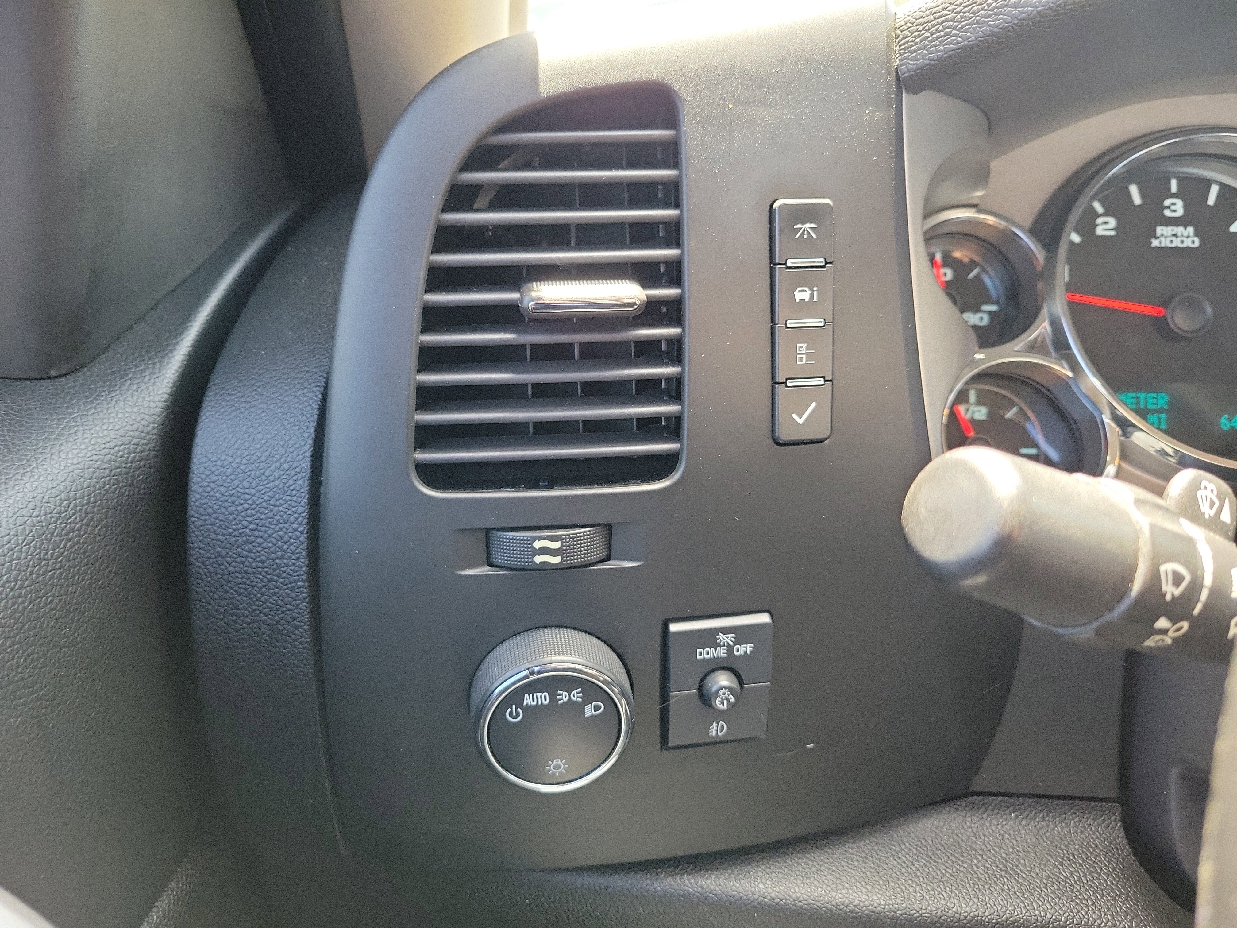 Used 2012 Chevrolet Silverado 1500 LT image 25