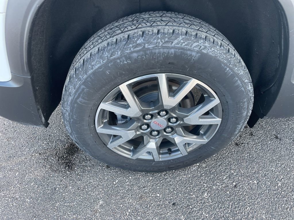 Used 2023 GMC Acadia SLE w/ Driver Convenience Package image 12