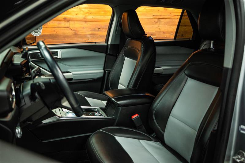 Used 2022 Ford Explorer XLT w/ Equipment Group 202A image 10