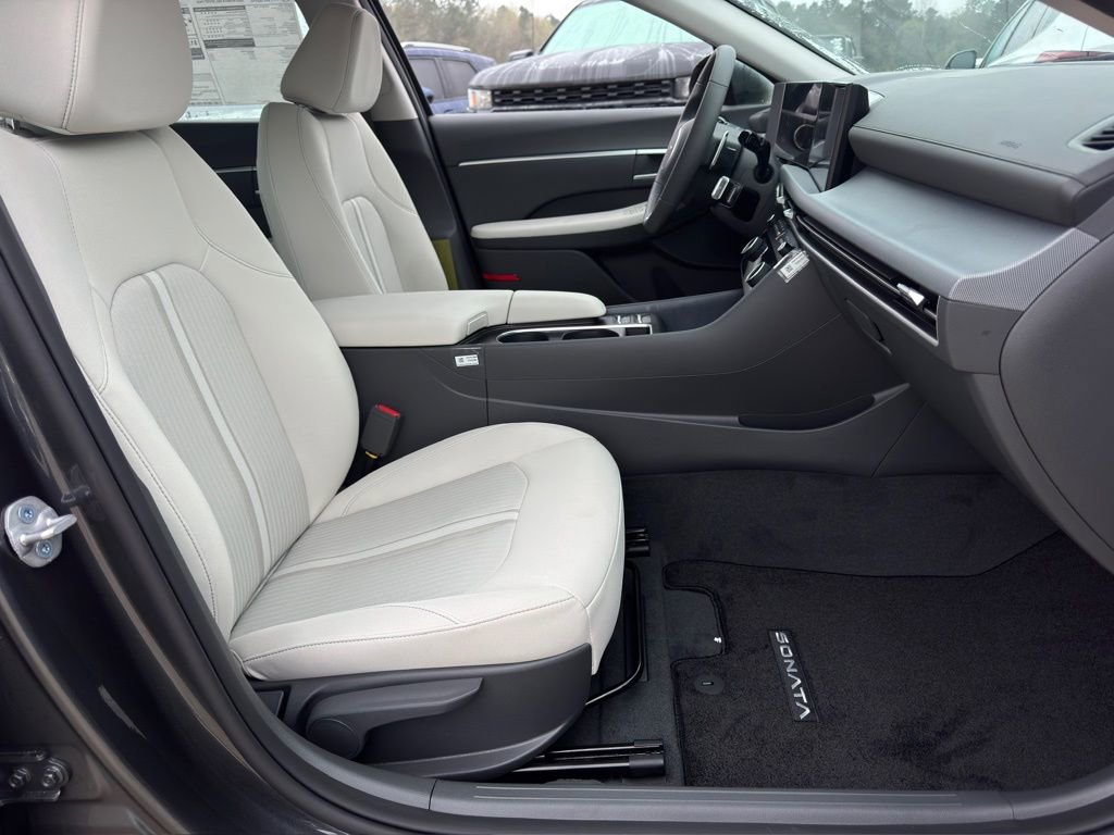 New 2026 Hyundai Sonata SEL FWD image 17