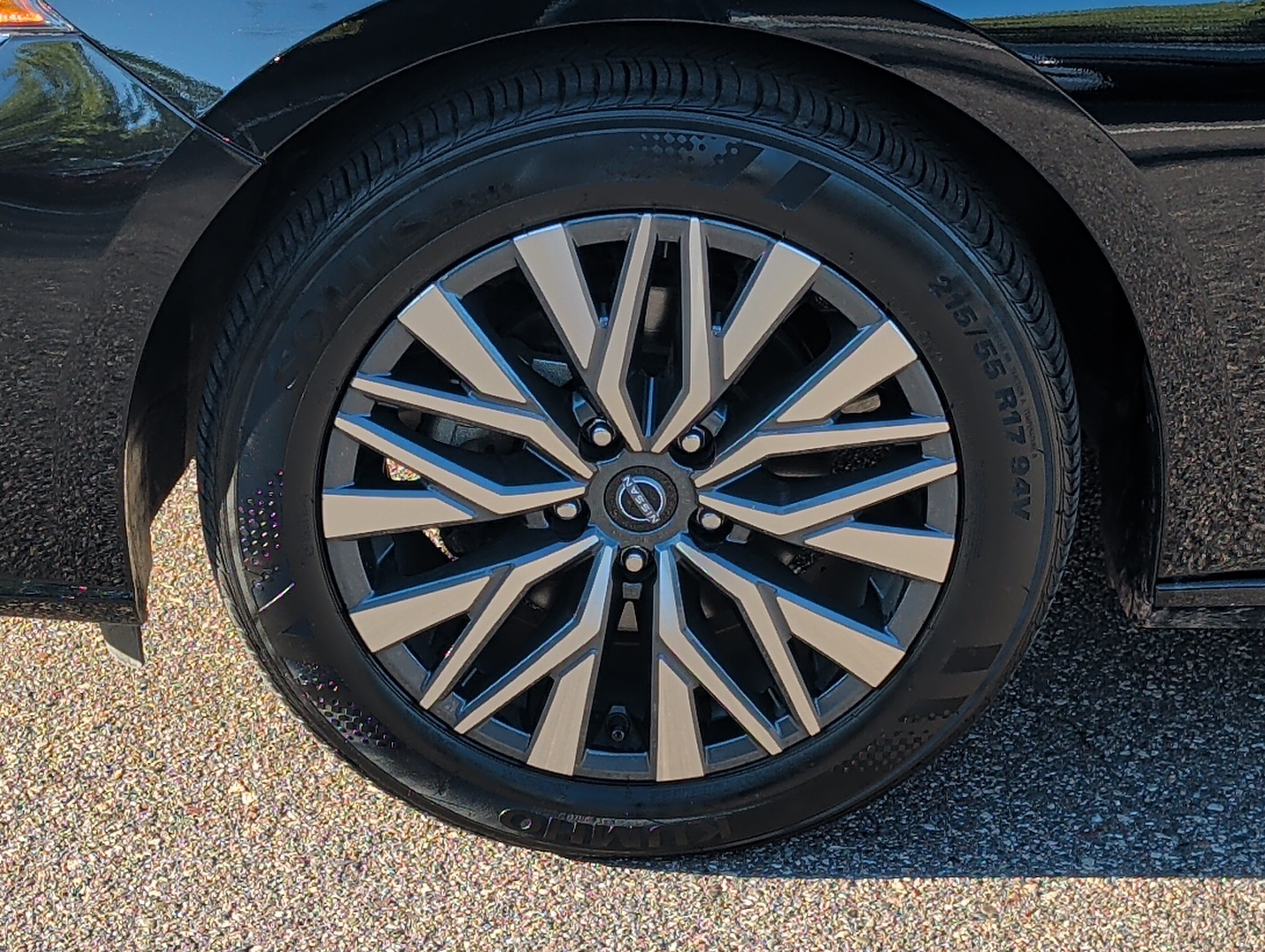Used 2025 Nissan Altima 2.5 SV FWD image 15