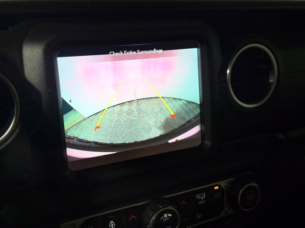 Used 2018 Jeep Wrangler Unlimited Sahara w/ Uconnect 4C Nav & Sound Group AWD/4WD image 15