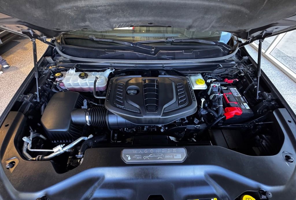 Used 2024 Jeep Wagoneer L Series II w/ Flexible Seating Group AWD/4WD image 10