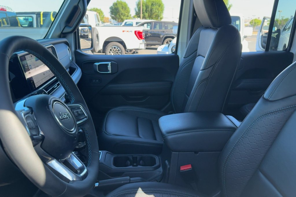 Used 2024 Jeep Wrangler High Altitude AWD/4WD image 11