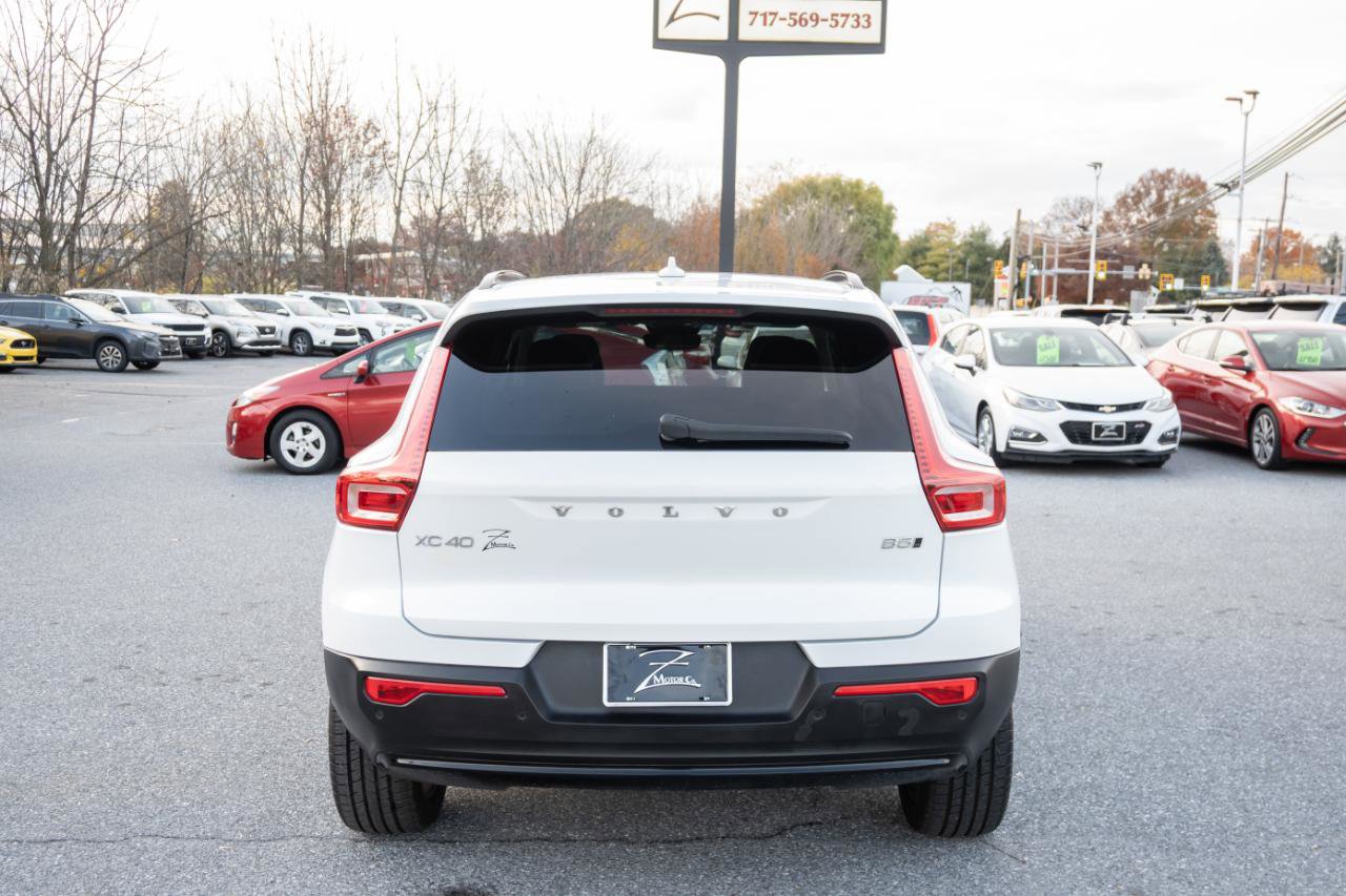 Used 2023 Volvo XC40 B5 Plus AWD/4WD image 10