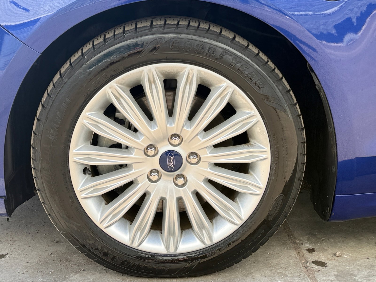 Used 2015 Ford Fusion Energi SE w/ Driver Assist Package image 11