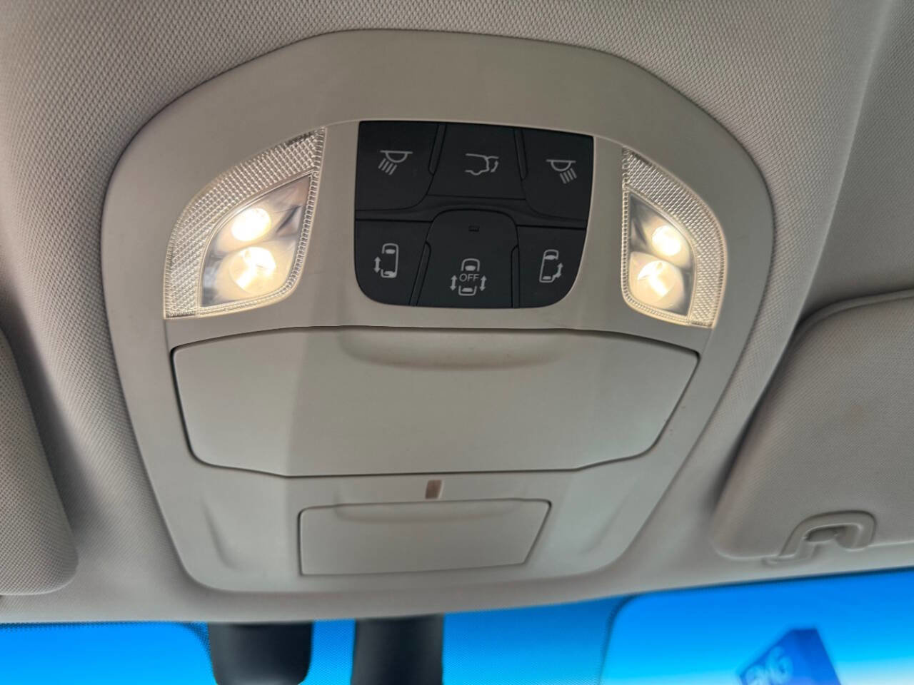 Used 2017 Chrysler Pacifica Touring-L Plus w/ Advanced Safetytec Group FWD image 22