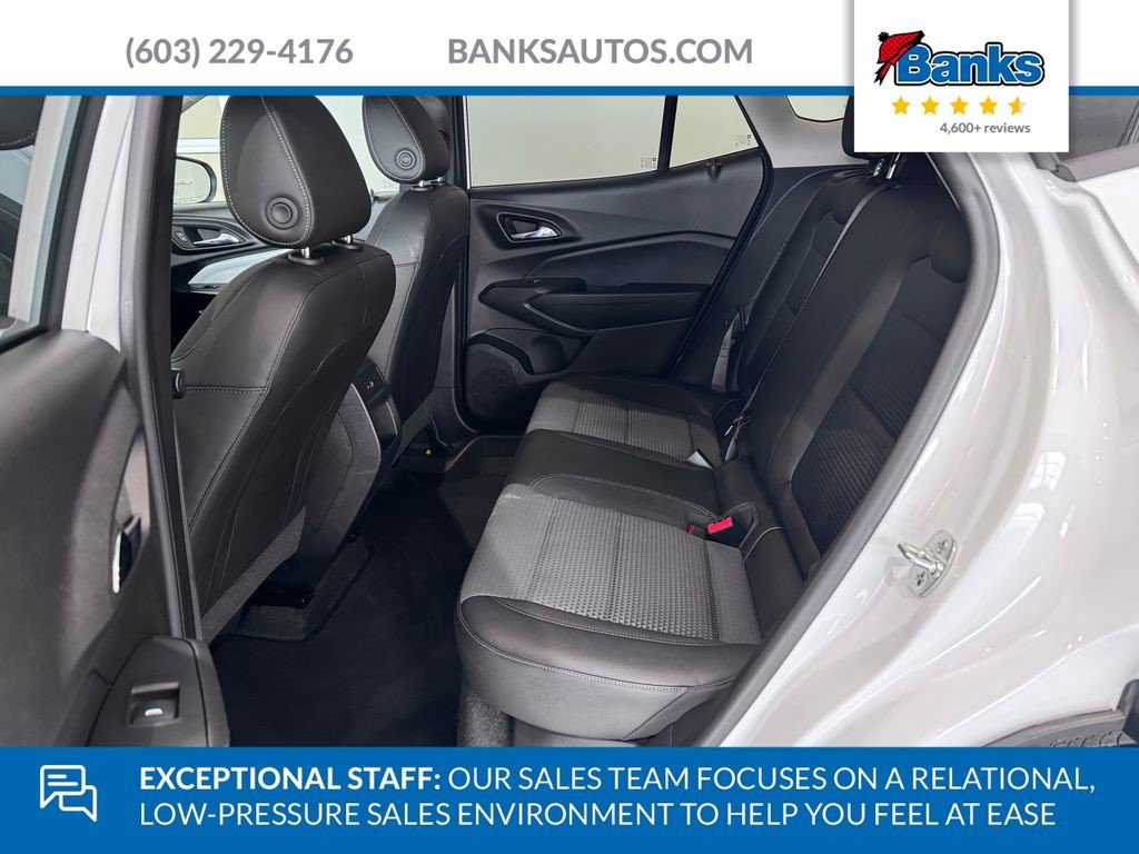 Certified 2025 Chevrolet Trax LT w/ LT Convenience Package image 8