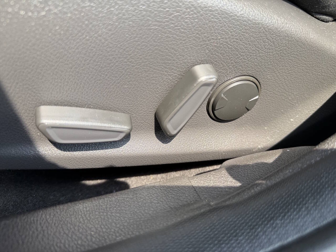Used 2017 Ford Focus Titanium FWD image 21