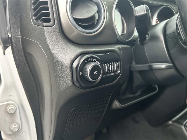 Used 2018 Jeep Wrangler Unlimited Sahara image 19