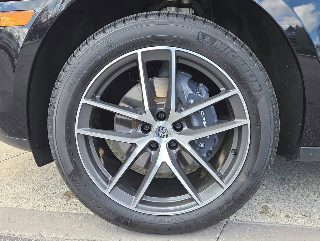 Certified 2026 Porsche Macan AWD/4WD image 24