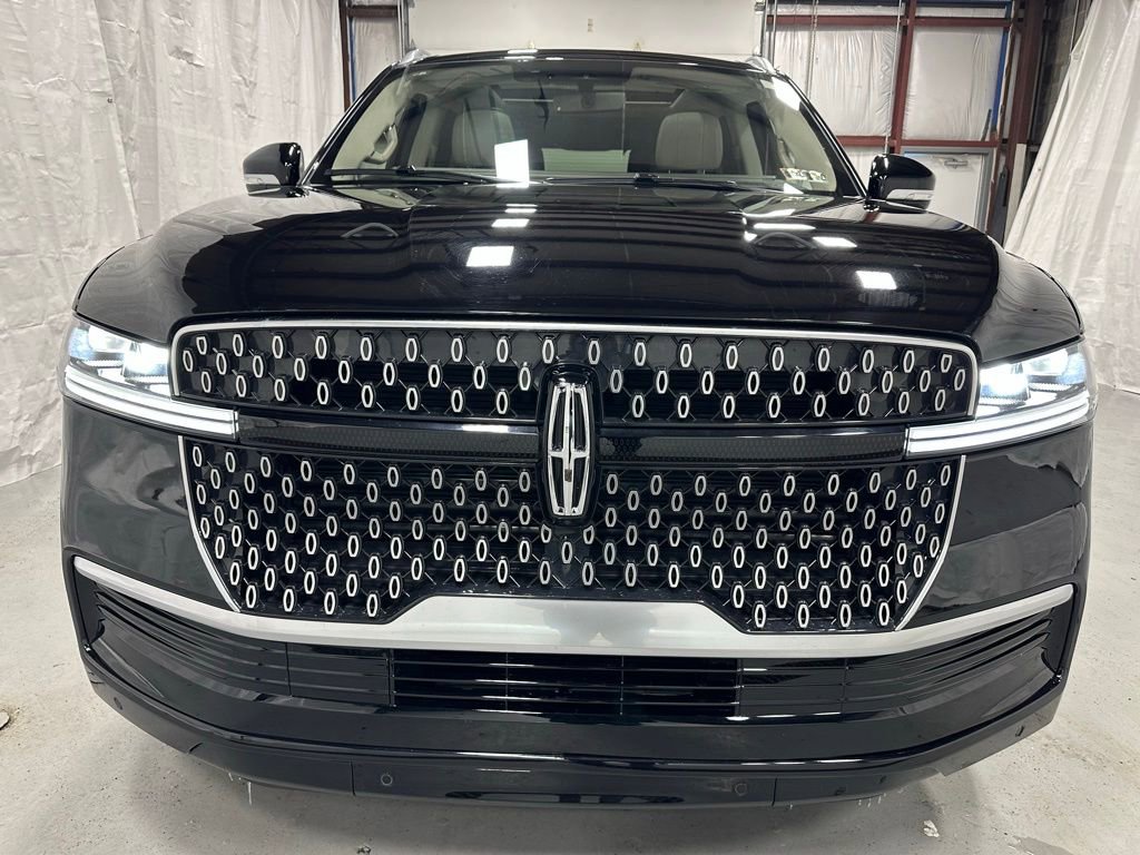 Used 2025 Lincoln Navigator Reserve image 2