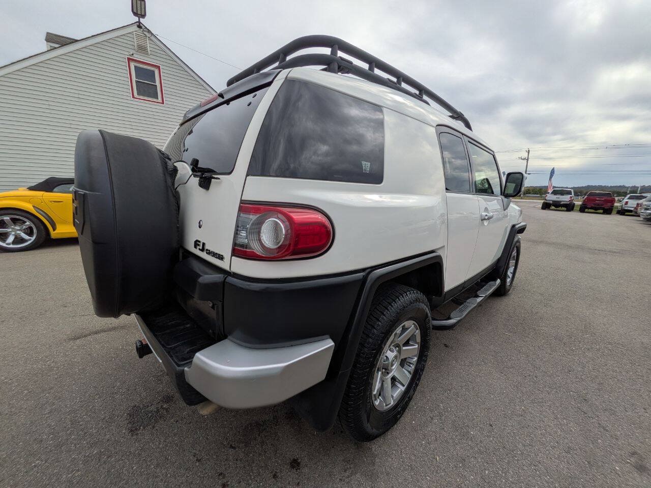 Used 2014 Toyota FJ Cruiser 2WD w/ Convenience Package image 9