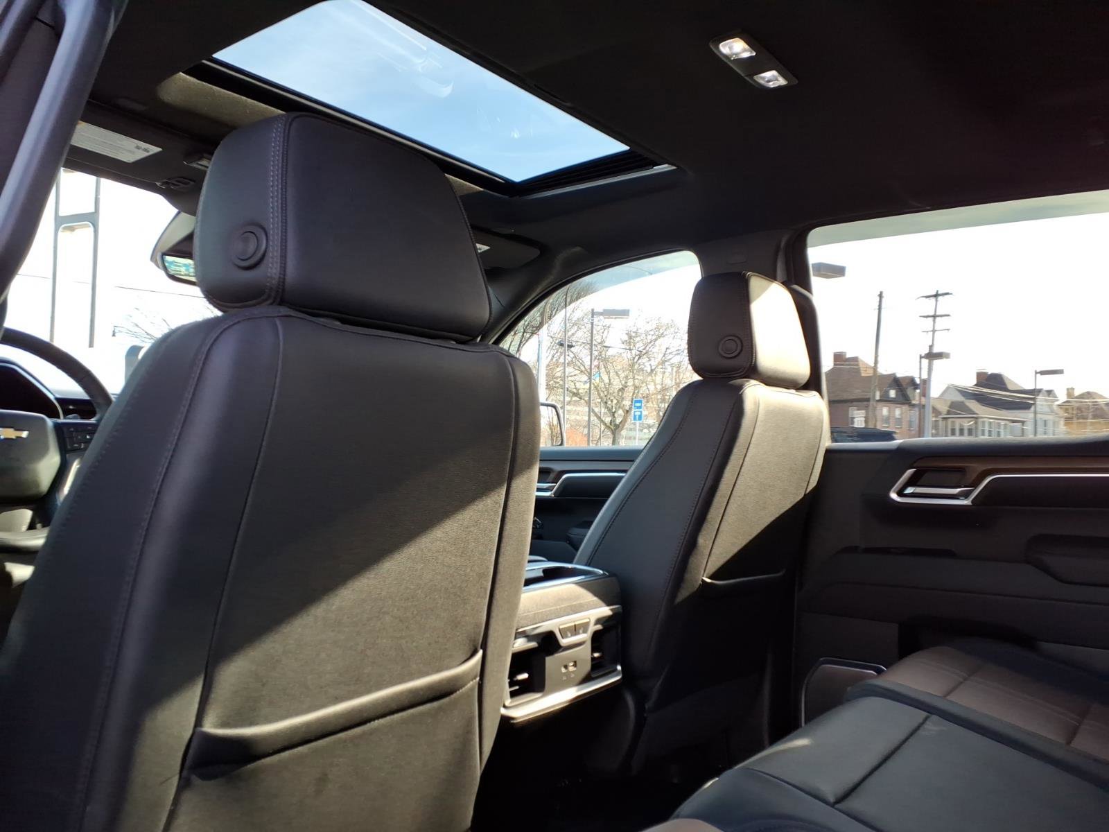 Used 2024 Chevrolet Silverado 1500 High Country w/ High Country Premium Package image 12