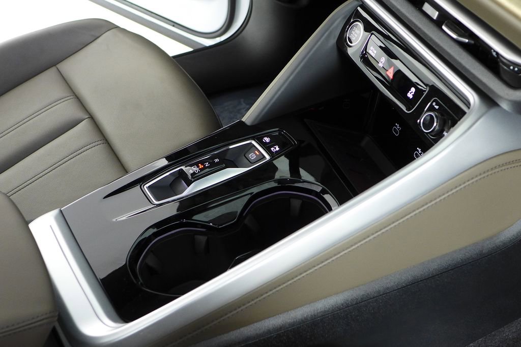 Used 2025 Audi Q5 Premium w/ Convenience Package image 15